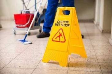 How does a warning sign affect a slip and fall claim